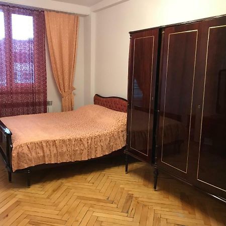 Ferienwohnung 33 Martiros Saryan Street Erivan Exterior foto