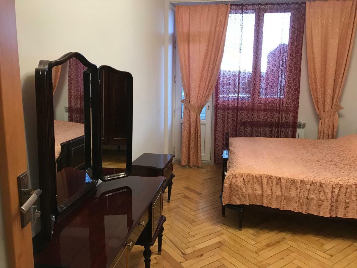 Ferienwohnung 33 Martiros Saryan Street Erivan Exterior foto