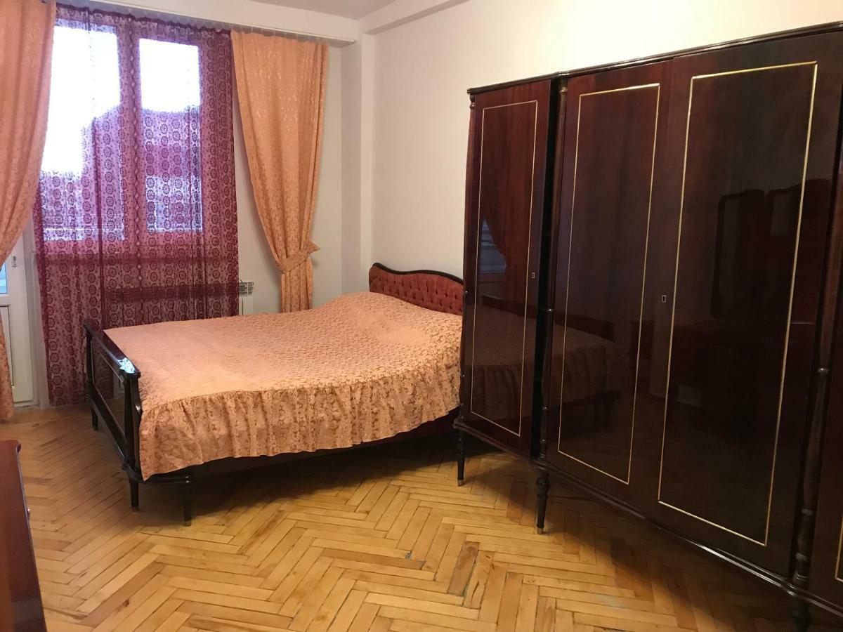 Ferienwohnung 33 Martiros Saryan Street Erivan Exterior foto