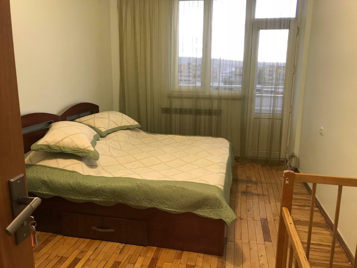 Ferienwohnung 33 Martiros Saryan Street Erivan Exterior foto