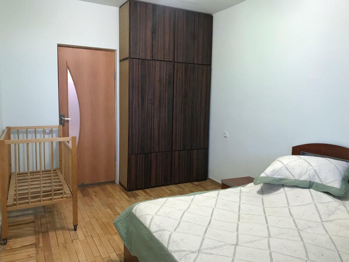 Ferienwohnung 33 Martiros Saryan Street Erivan Exterior foto